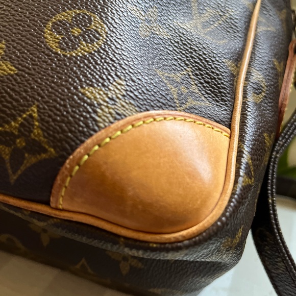 100% Authentic Louis Vuitton Vintage Monogram Canvas Nile Messenger Bag - Picture 9 of 16